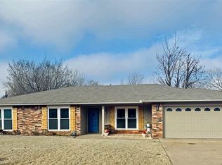 2606 Wagon Trl, Enid, OK 73703