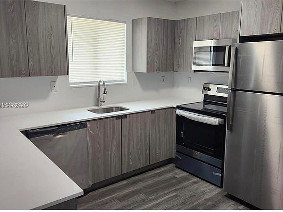 4th image of 580-590 NW 58th St