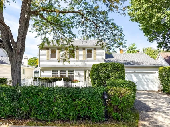10 Mayflower Rd, Vernon Hills, IL 60061