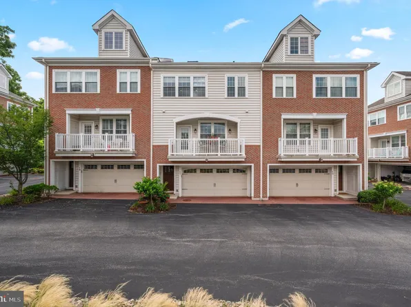 17 Village Sq, Paoli, PA 19301