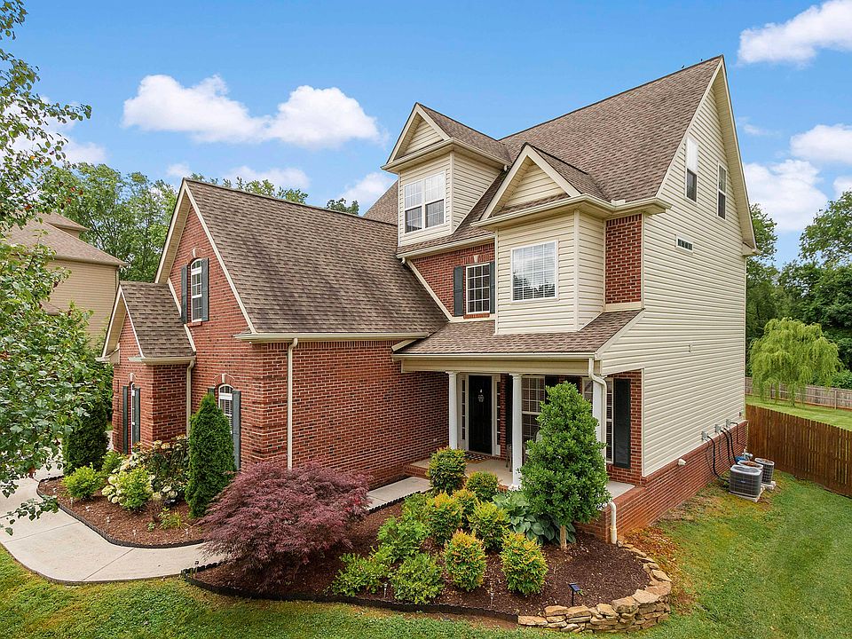 1st image of 1105 Amber Glades Ln