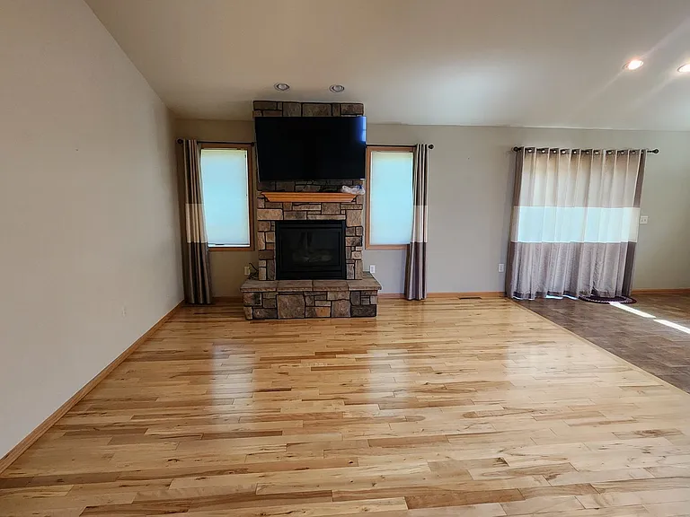 1329 Pinecrest Ln — Photo 6