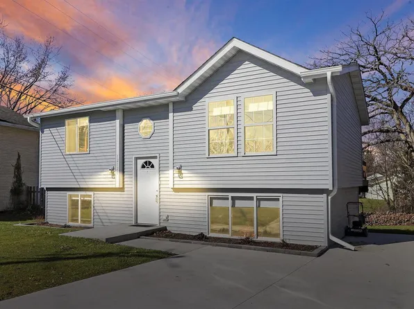 12120 219th AVENUE, Bristol, WI 53104