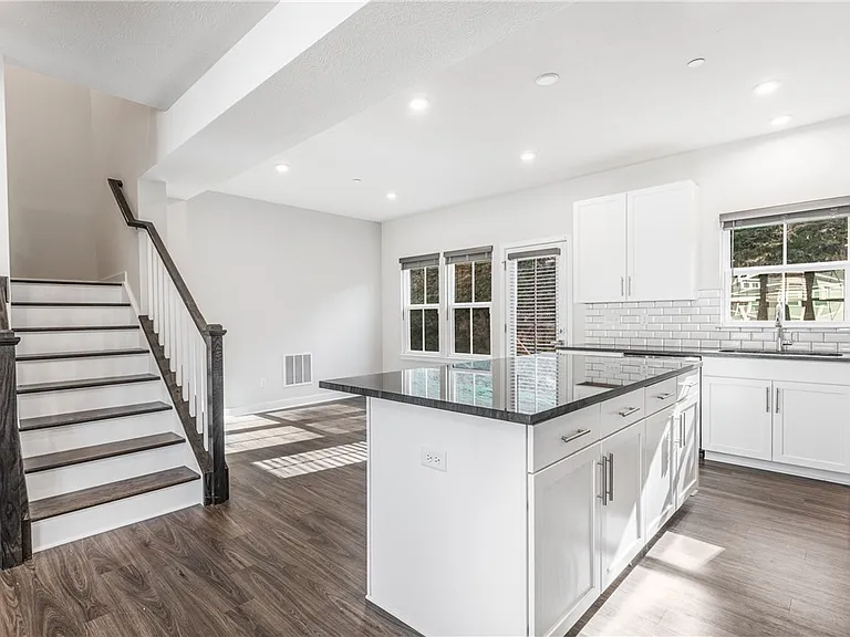 143 Moyer Hill Dr — Photo 5