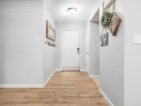 4th image of 2031 W Donner Ave
