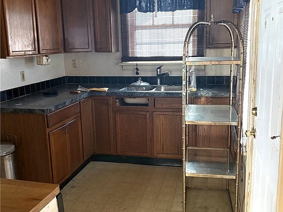 4th image of 445 Noah Ave