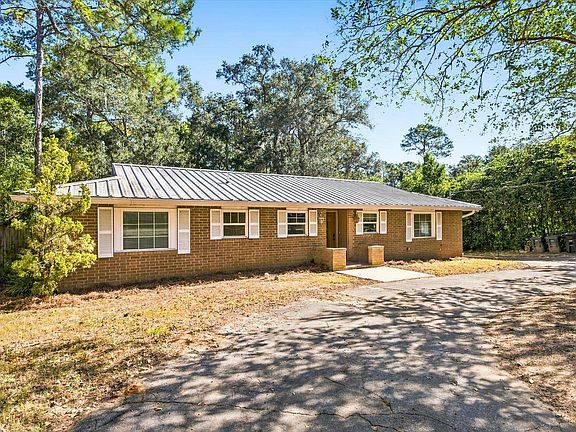3rd image of 1013 San Luis Rd