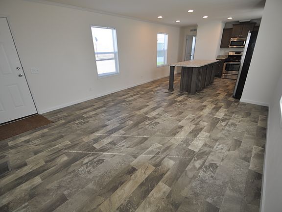 4th image of 71 N Hiawatha Cir