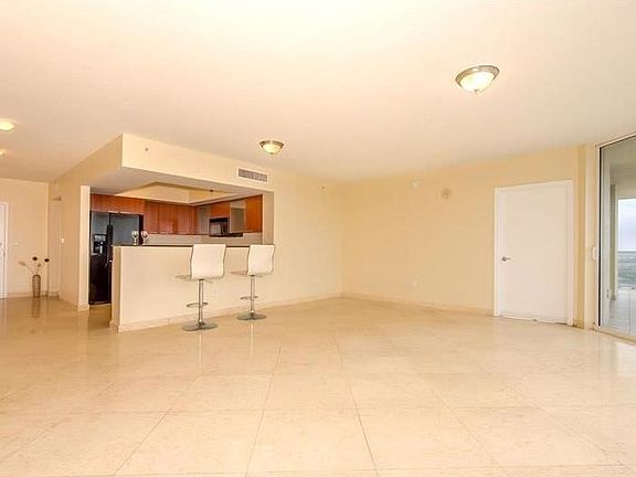 3rd image of 16699 Collins Ave #34007