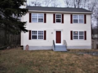 1925 Horseshoe Bnd, Tobyhanna, PA 18466