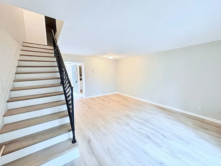 1108 Tiger Blvd #127 — Photo 7
