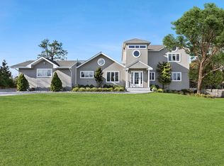 15 Meadow Ln, Westhampton Beach, NY 11978