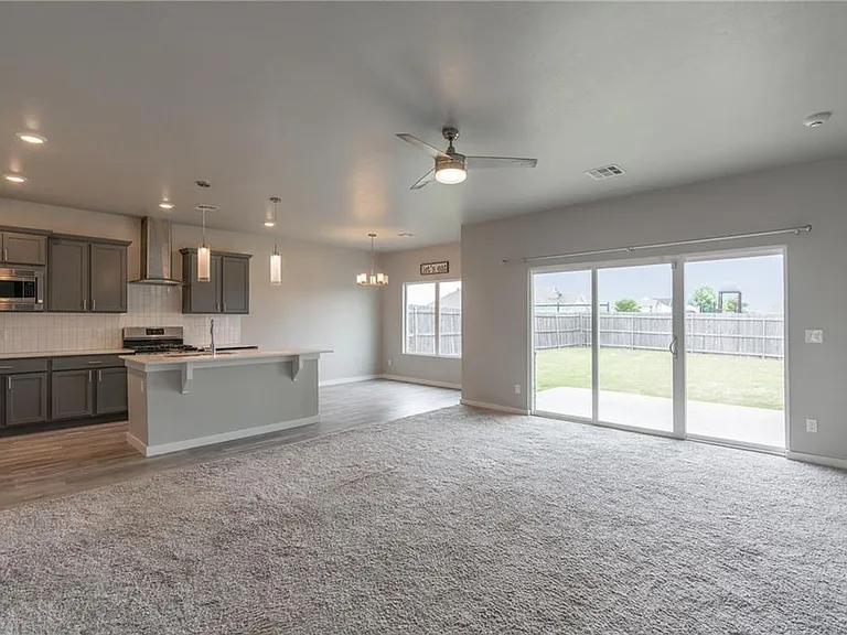 10720 NW 20th St — Photo 3