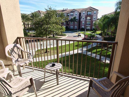 VC3C5000-208-balcony