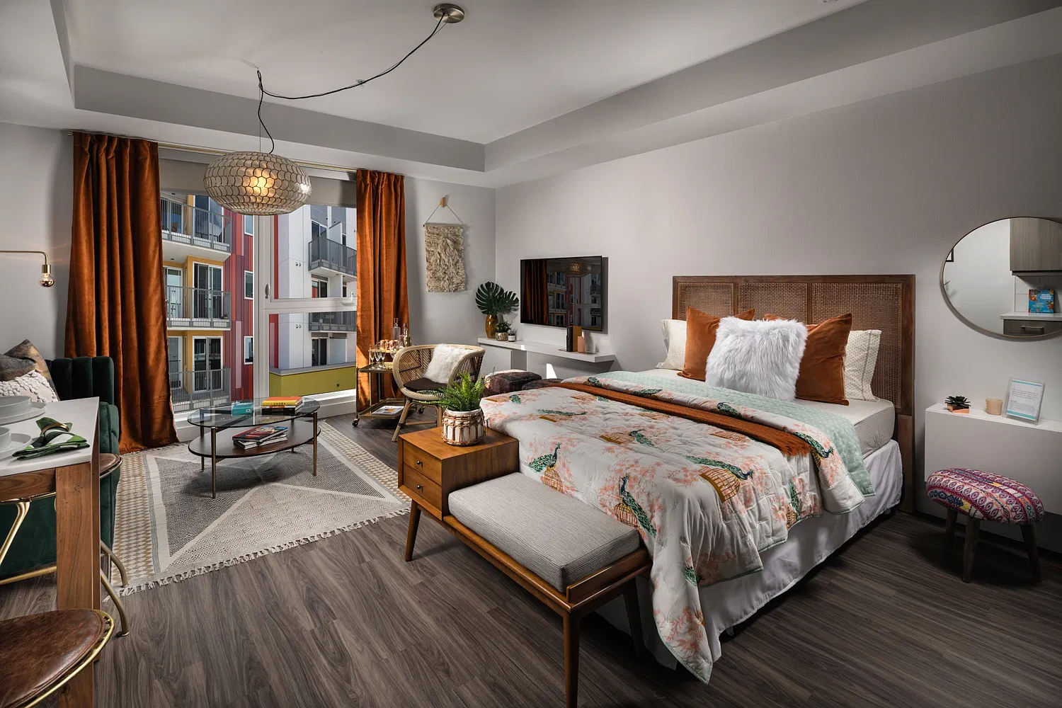 La Plaza Village Apartments — Photo 4
