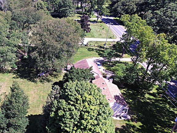 4th image of 5913 N Riverview Dr
