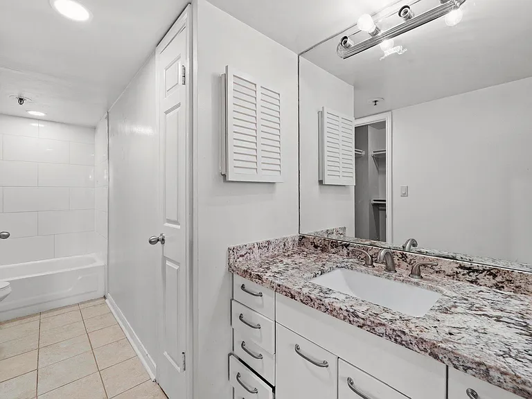 3525 Sage Rd #504 — Photo 10