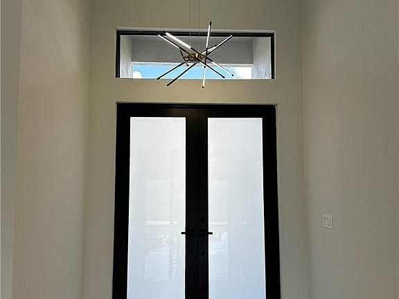 5th image of 2927 SW 2nd Ave