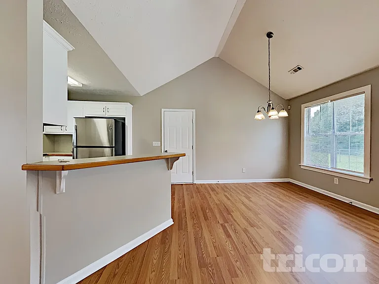 195 Falcon Ridge Dr — Photo 3