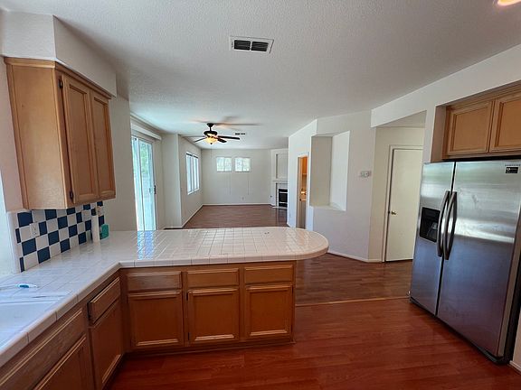 5th image of 359 Coventry Cir