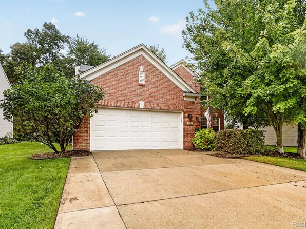 1371 Callaway Ct, Howell, MI 48843
