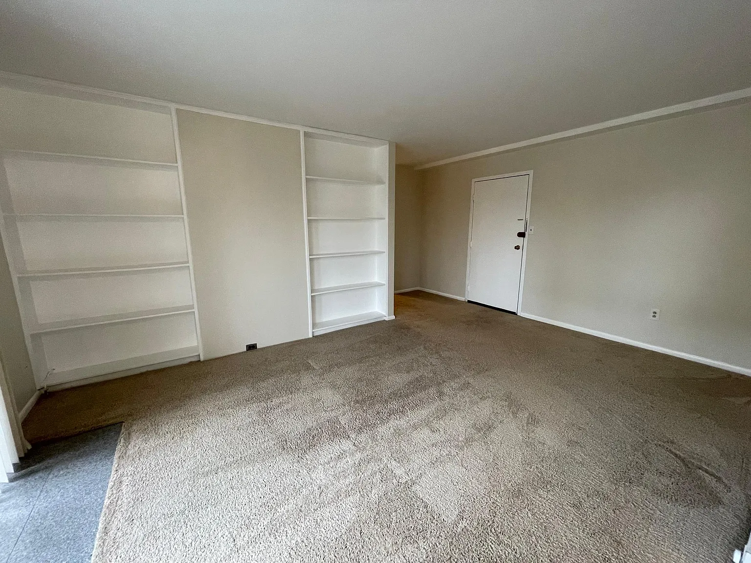 2 bed, 850 sqft, $2,475 — Photo 2