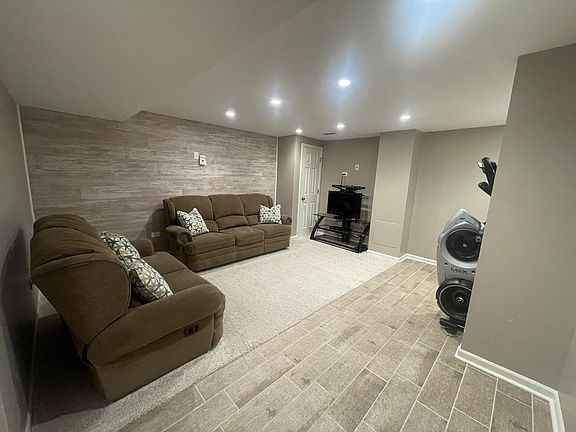 3rd image of 804 Nightshade Ln
