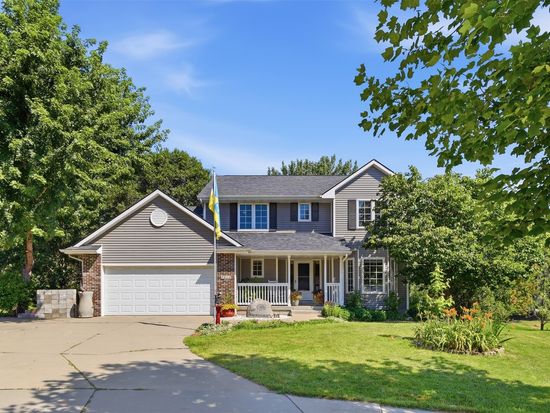 3012 E Highview Dr, Des Moines, IA 50320