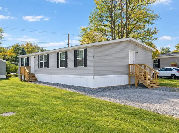 103 Tidd Cir, Farmington, NY 14425