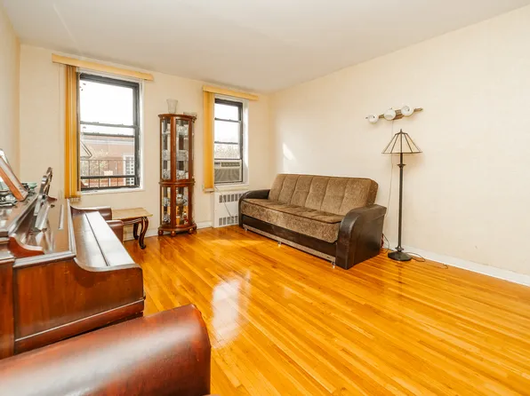 2271 Knapp Street image 3 of 24