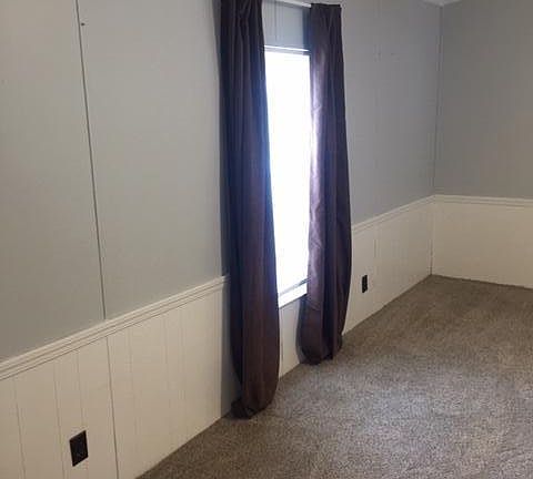 3rd image of 305 Yacht Club Ln