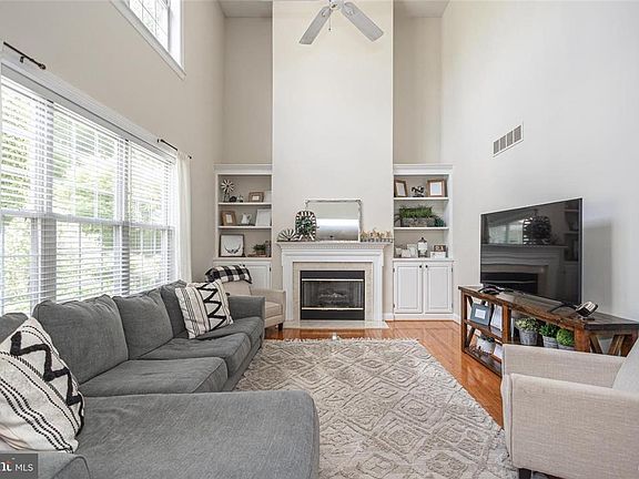 4th image of 211 Falcon Dr