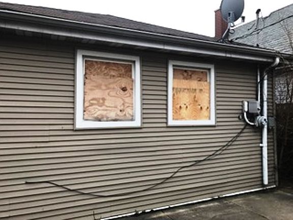 2nd image of 10352 S Commercal Ave