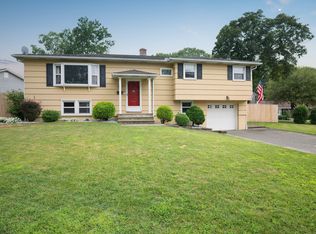 77 Parklawn Dr, Waterbury, CT 06708
