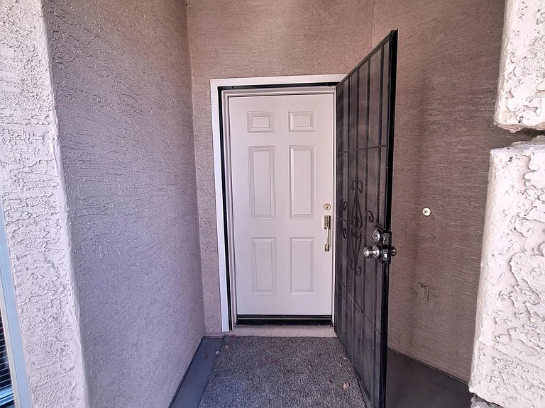 3307 E Fremont Rd — Photo 5