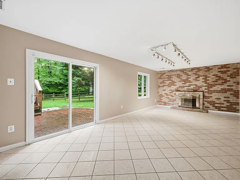 2506 Pinoak Ln — Photo 22