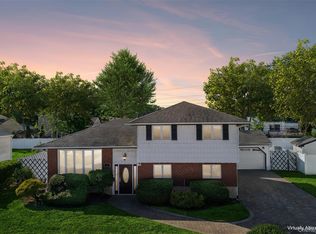 33 Fairlawn Lane, Centereach, NY 11720