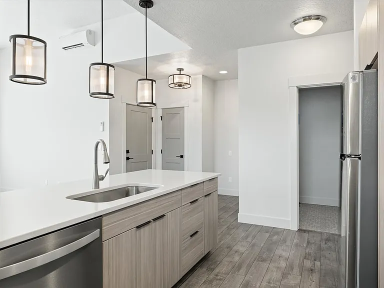 174 S Kestrel Pl — Photo 10