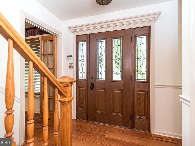 100 Live Oak Dr — Photo 6