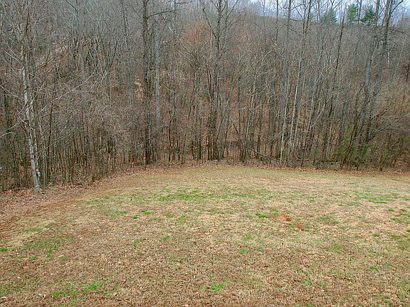 5th image of 180 Woodglen Dr