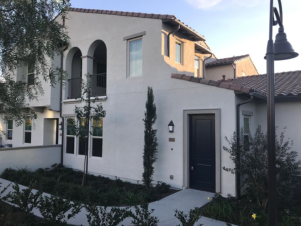 EXTERIOR FRONT VIEW 