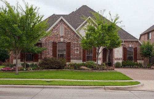Spectuacular curb appeal!