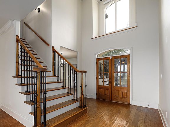 4th image of 2166 Lakeview Trce
