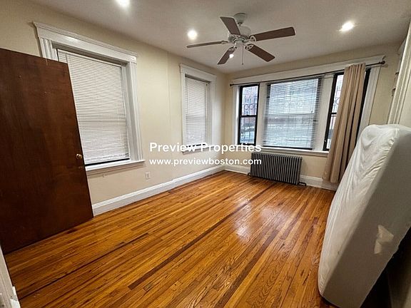 3rd image of 240 Kelton St APT 3P