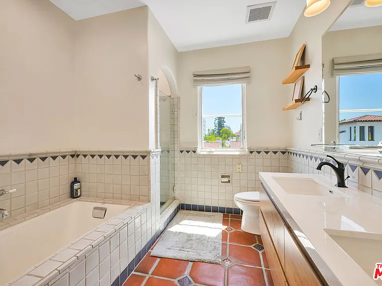 1414 N Harper Ave #5 — Photo 23