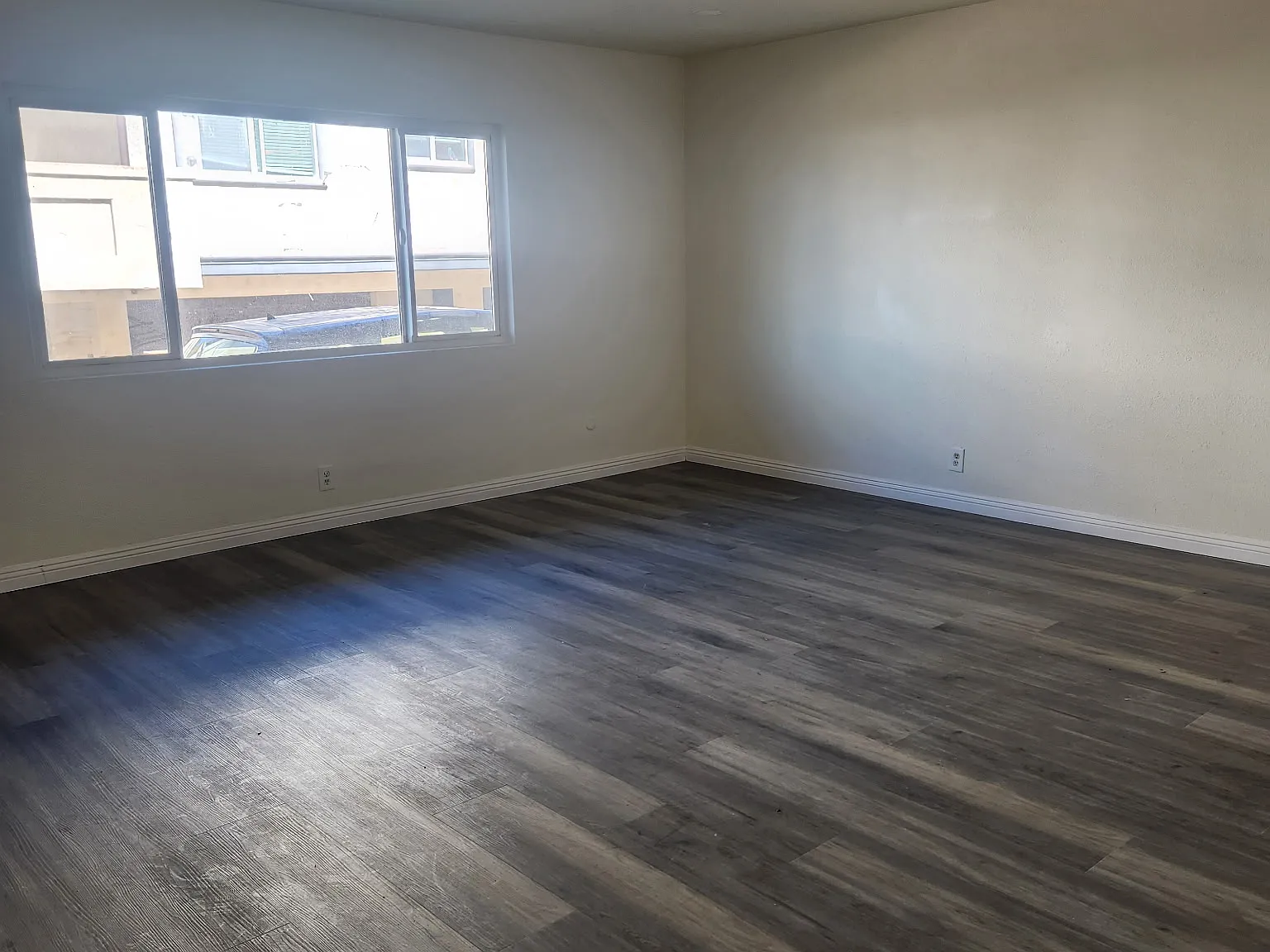 3 bed, 1200 sqft, $3,100 — Photo 4