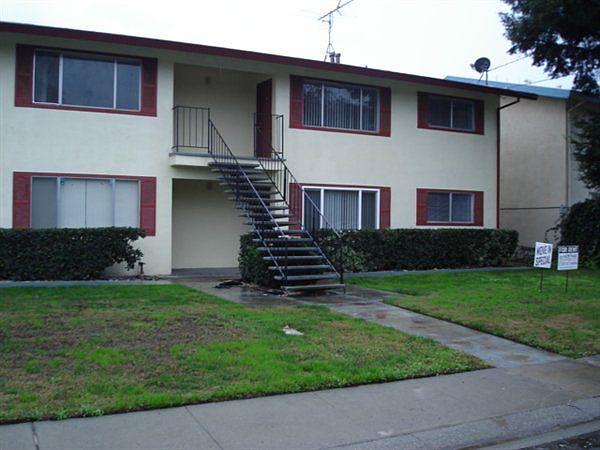 1st image of 128 E 10th St APT B