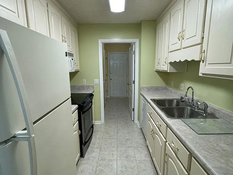 120 Palm Dr — Photo 2