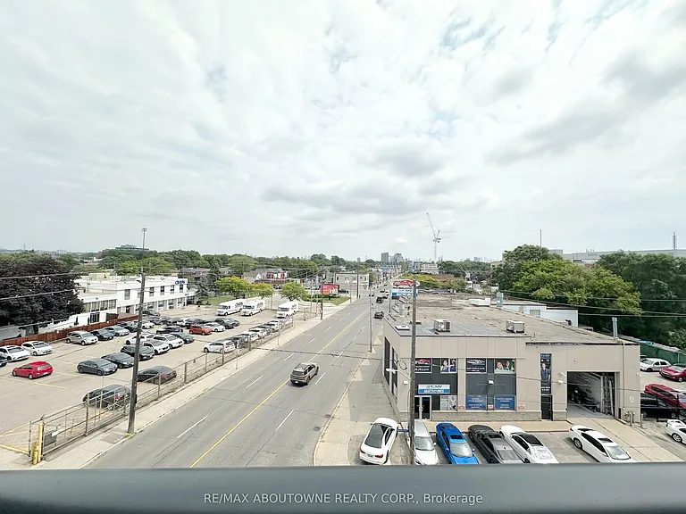 3385 Dundas St W #521 — Photo 13