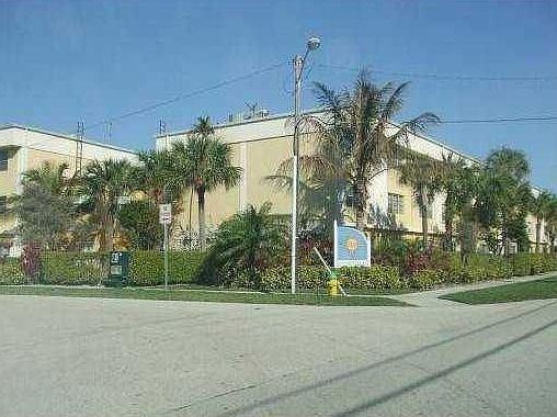 3rd image of 505 NE 20th Ave APT 206